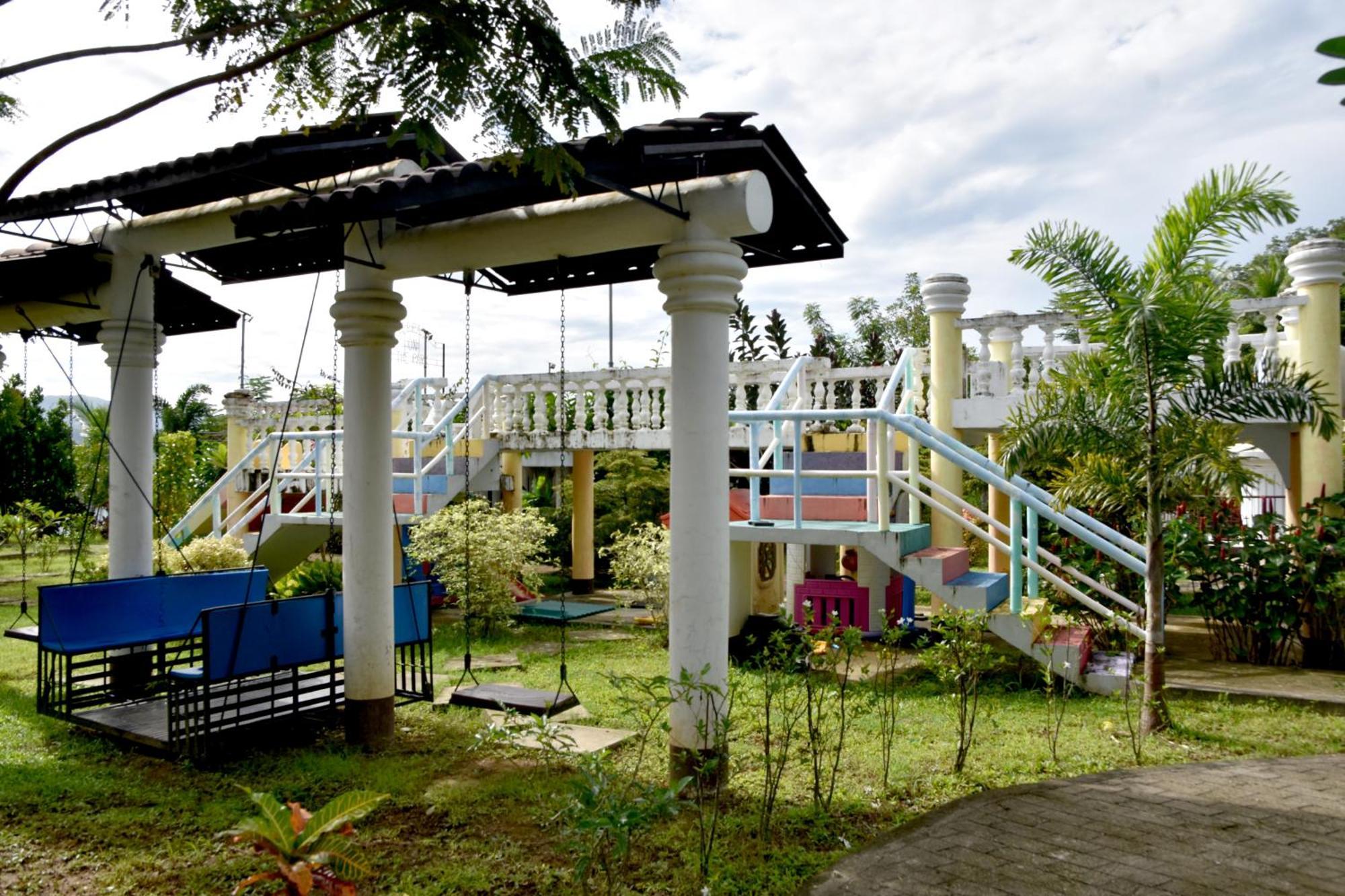 Isla De Oro Hotel Mamburao Εξωτερικό φωτογραφία